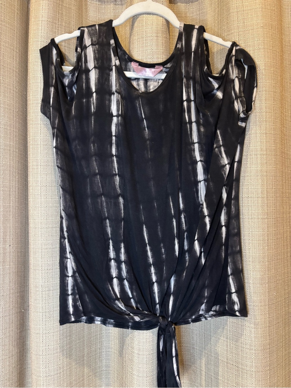 Tie-Front Cold-Shoulder Top in tie-dye Black and White